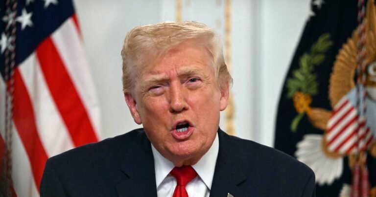 “Trump Declares Full Airspace Closure Over Venezuela”