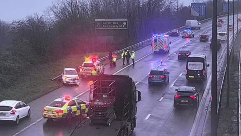 “M4 Highway Closed After Dual Crashes: Traffic Disruptions Eased”